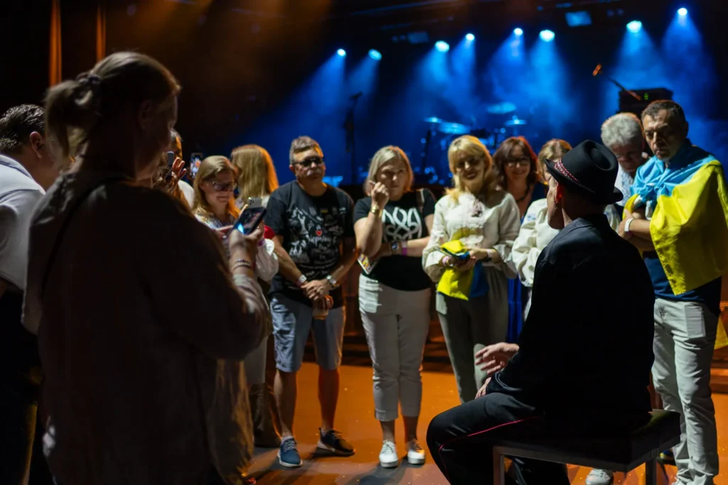 Emotional crowd moment at Vopli Vidoplyasova show