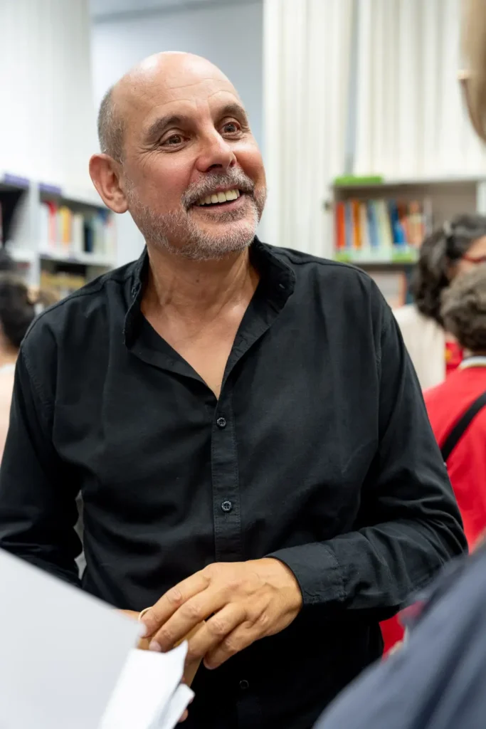Luis Llaneza performing Spanish music in Australia