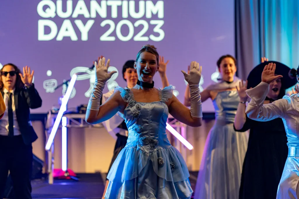 Live performer entertaining guests at Quantum Day 2023